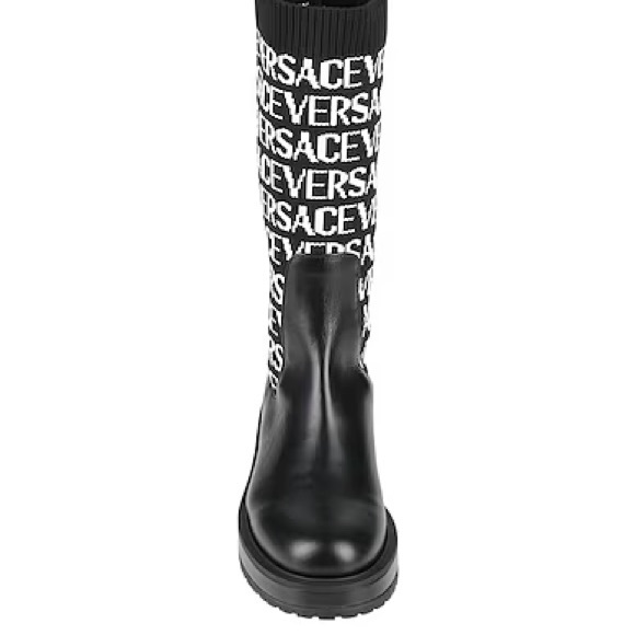 Versace Kids
logo-print knee-high boots - Picture 7 of 9